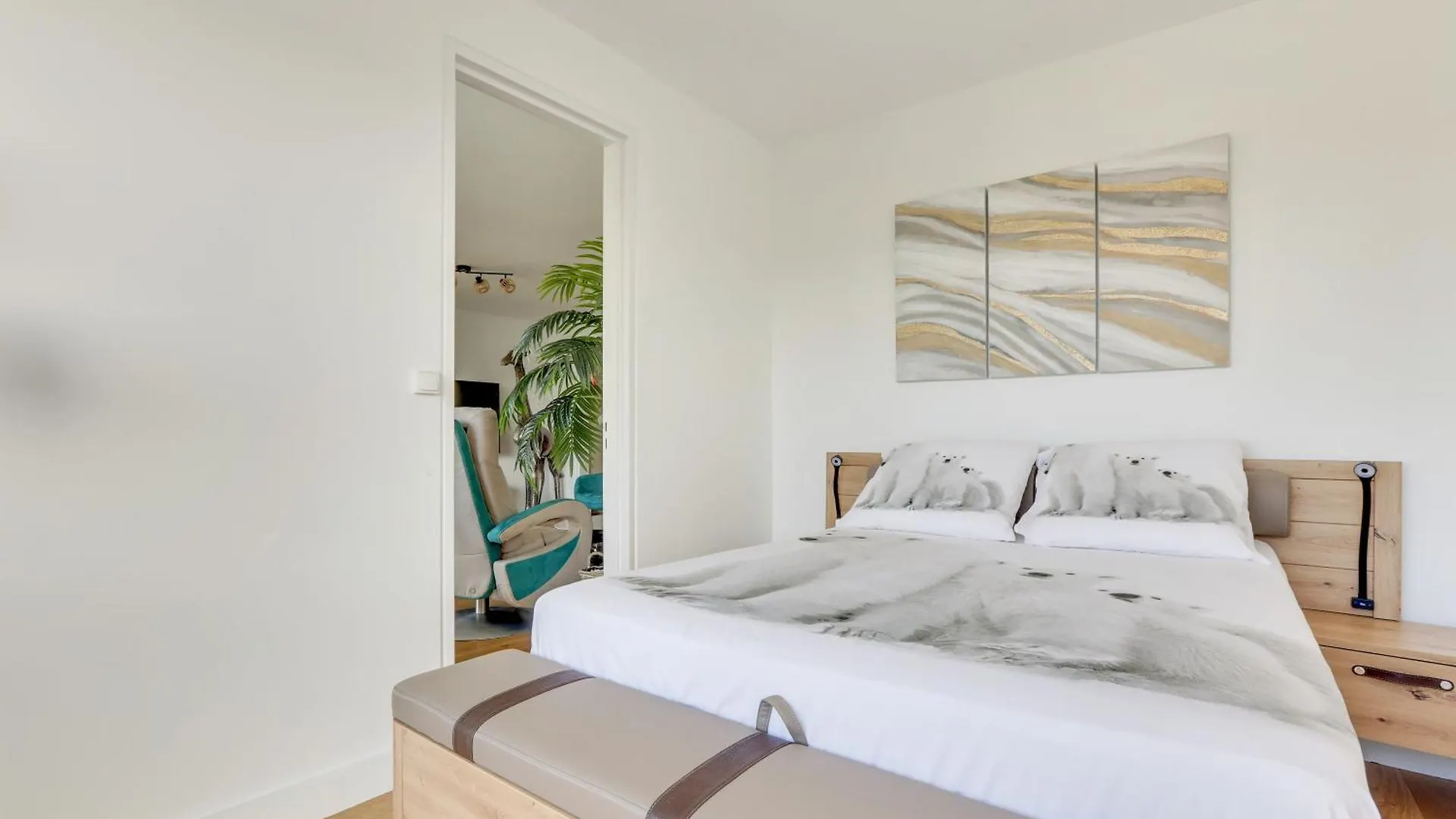Paris Luxury Apartment 75M2 With Eiffel Tower View, 1 Min Metro, Parking 0*,  France