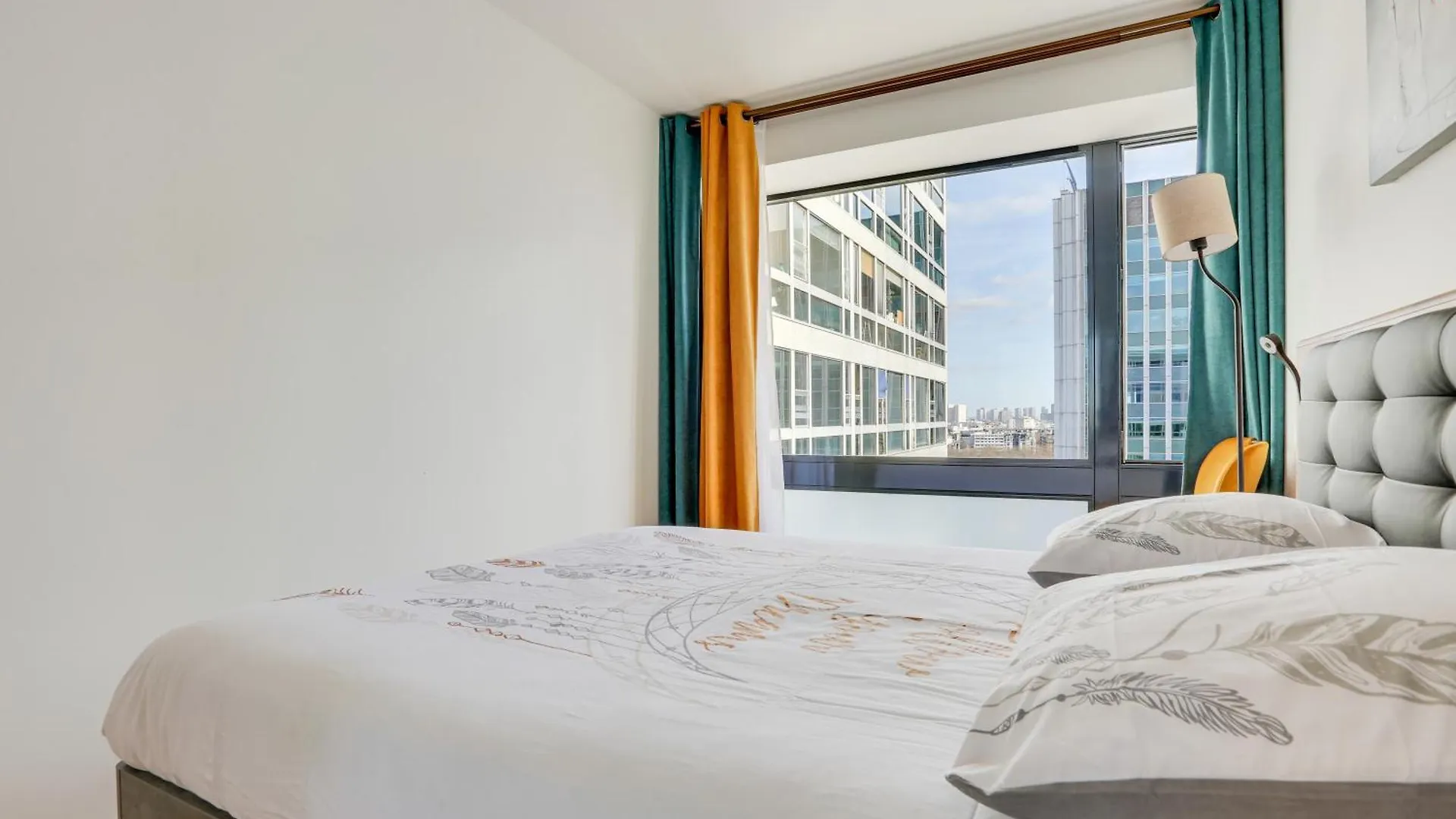Paris Luxury Apartment 75M2 With Eiffel Tower View, 1 Min Metro, Parking France