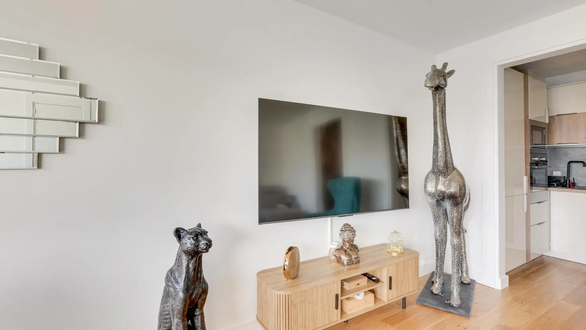 Paris Luxury Apartment 75M2 With Eiffel Tower View, 1 Min Metro, Parking 0*,