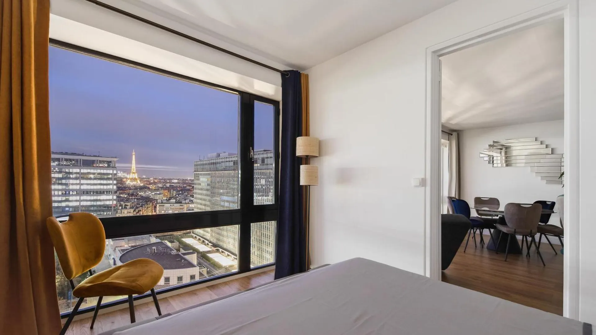Paris Luxury Apartment 75M2 With Eiffel Tower View, 1 Min Metro, Parking