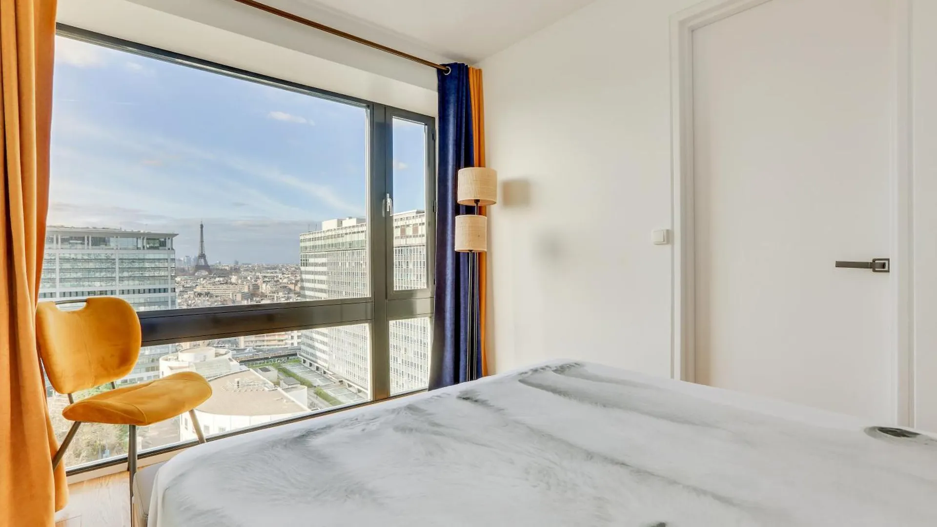 Paris Luxury Apartment 75M2 With Eiffel Tower View, 1 Min Metro, Parking