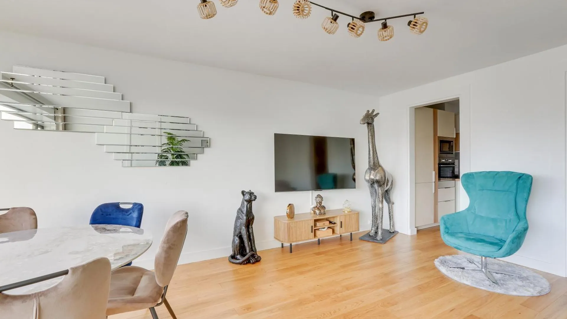 Paris Luxury Apartment With Eiffel Tower View, 1 Min Metro, Parking France