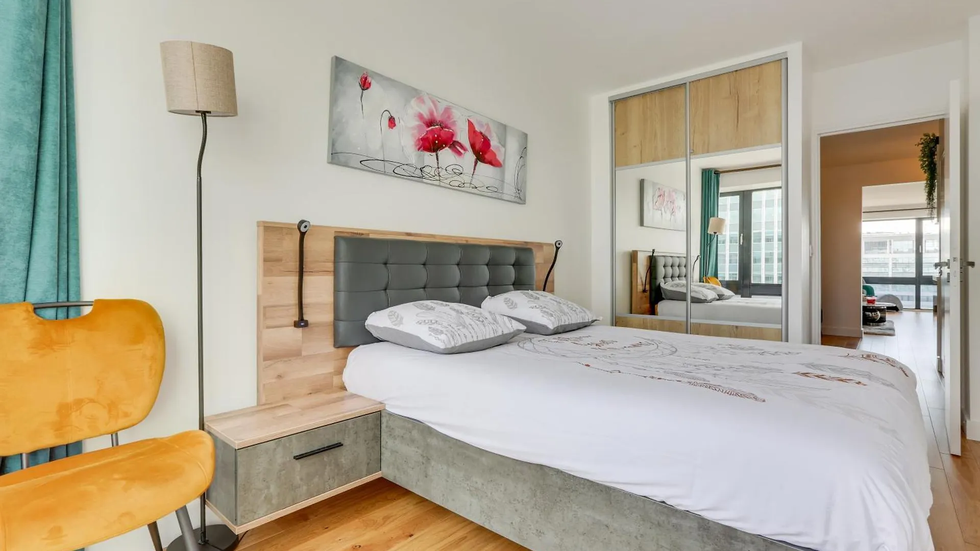 Paris Luxury Apartment 75M2 With Eiffel Tower View, 1 Min Metro, Parking