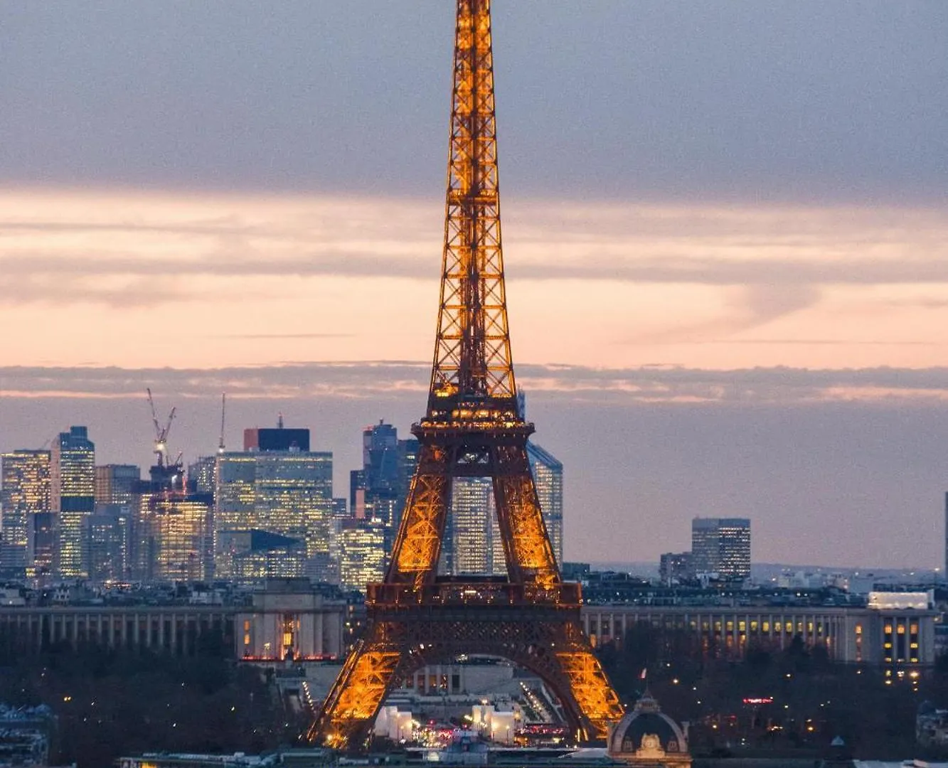 Paris Luxury Apartment 75M2 With Eiffel Tower View, 1 Min Metro, Parking contacts