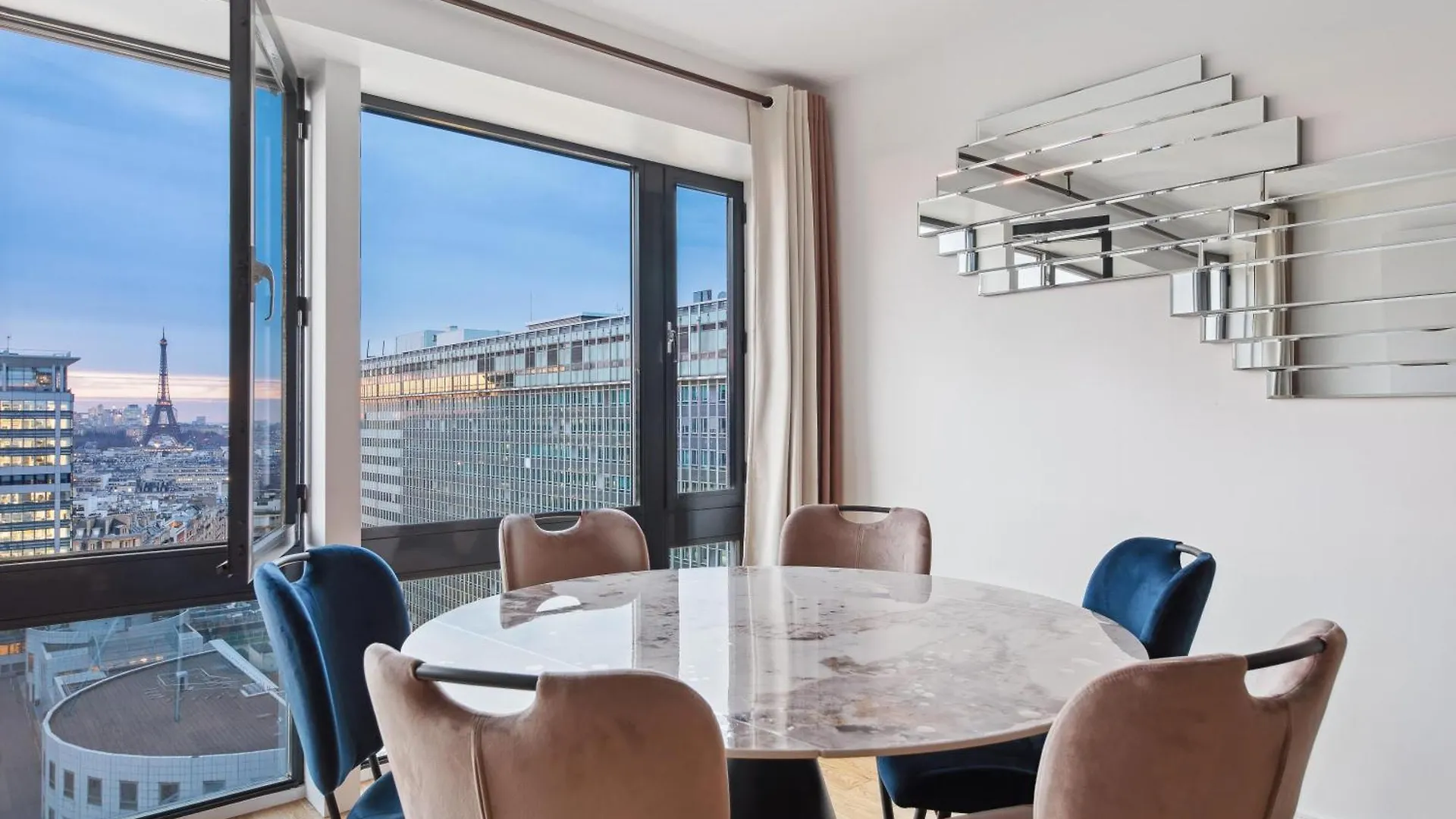 Paris Luxury Apartment 75M2 With Eiffel Tower View, 1 Min Metro, Parking 0*,  France