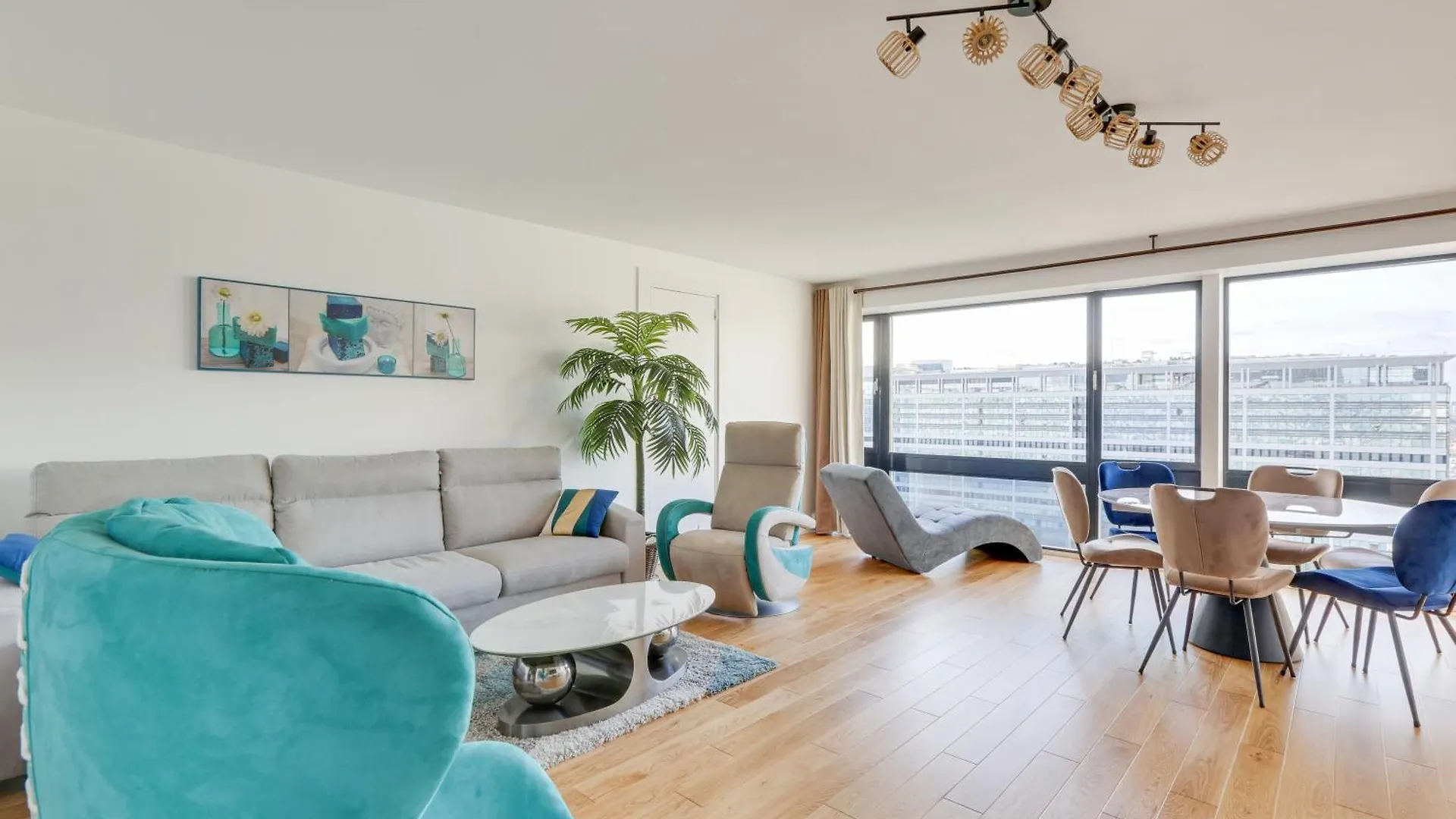 Paris Luxury Apartment With Eiffel Tower View, 1 Min Metro, Parking